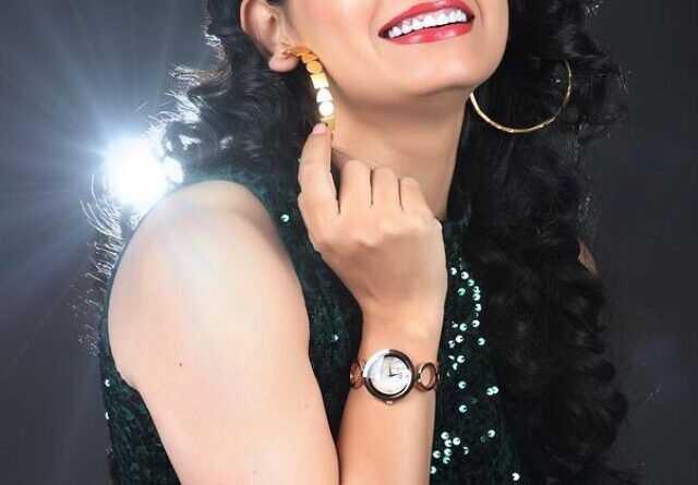 cropped-priya-ahuja-hot.jpg