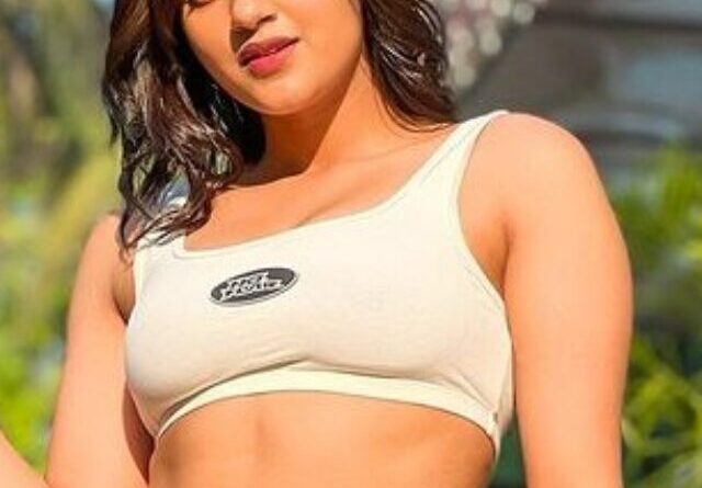 cropped-Anjali-Arora.jpg