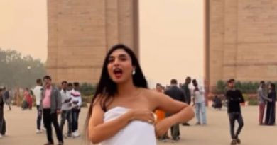 viral video kolkata model india gate